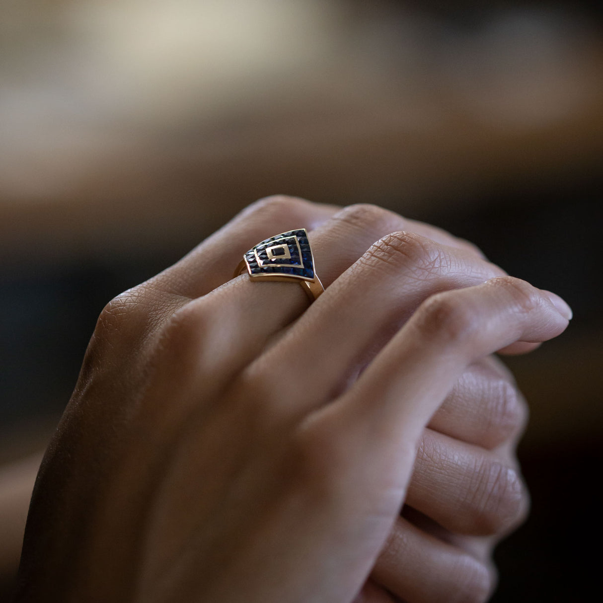 Magic Carpet ring with Sapphires in 14 carat Gold