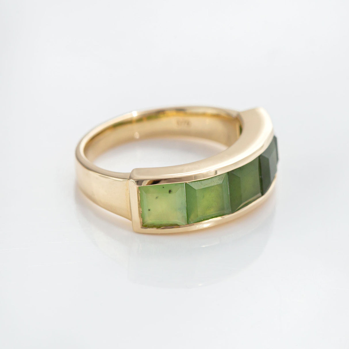 Pounamu Ombré Channel ring in 9 carat Gold