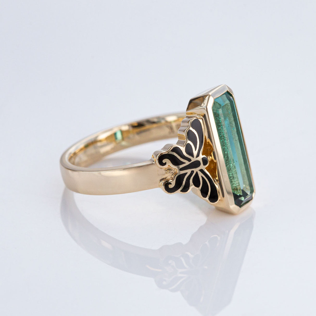 Caribbean Dream ring with Ombré Lagoon Tourmaline in 9 carat Gold