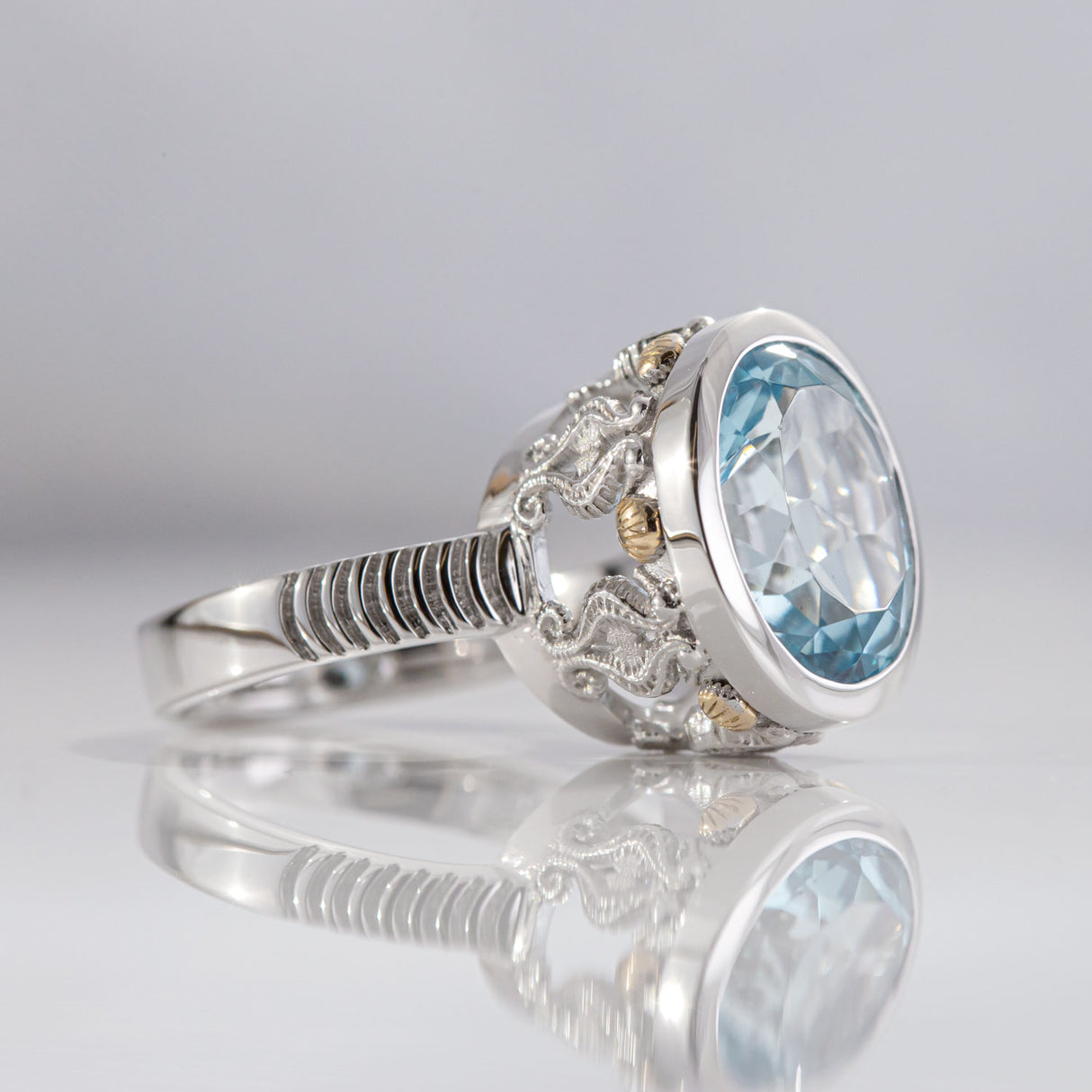 7.97 carat Aquamarine Oval Seahorse Temple ring in Platinum and 9 ct Gold