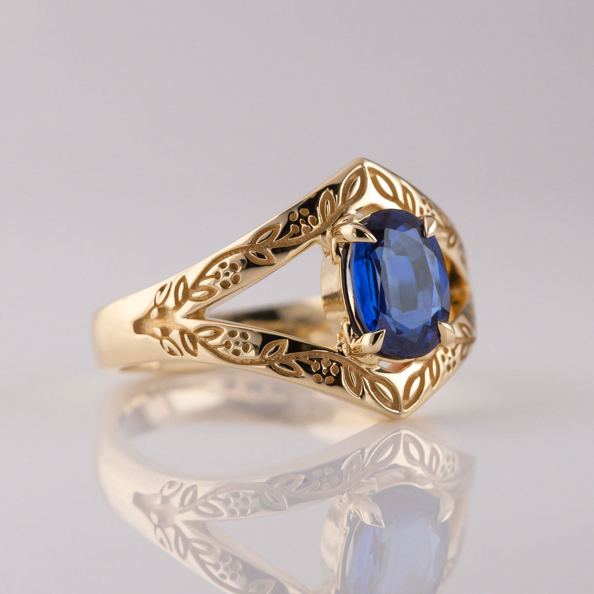 1.47 ct Blue Kyanite Cernunnos ring in 9 carat Gold