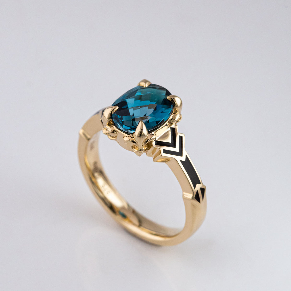 Robin Hood ring with London Blue Topaz in 9 carat Gold