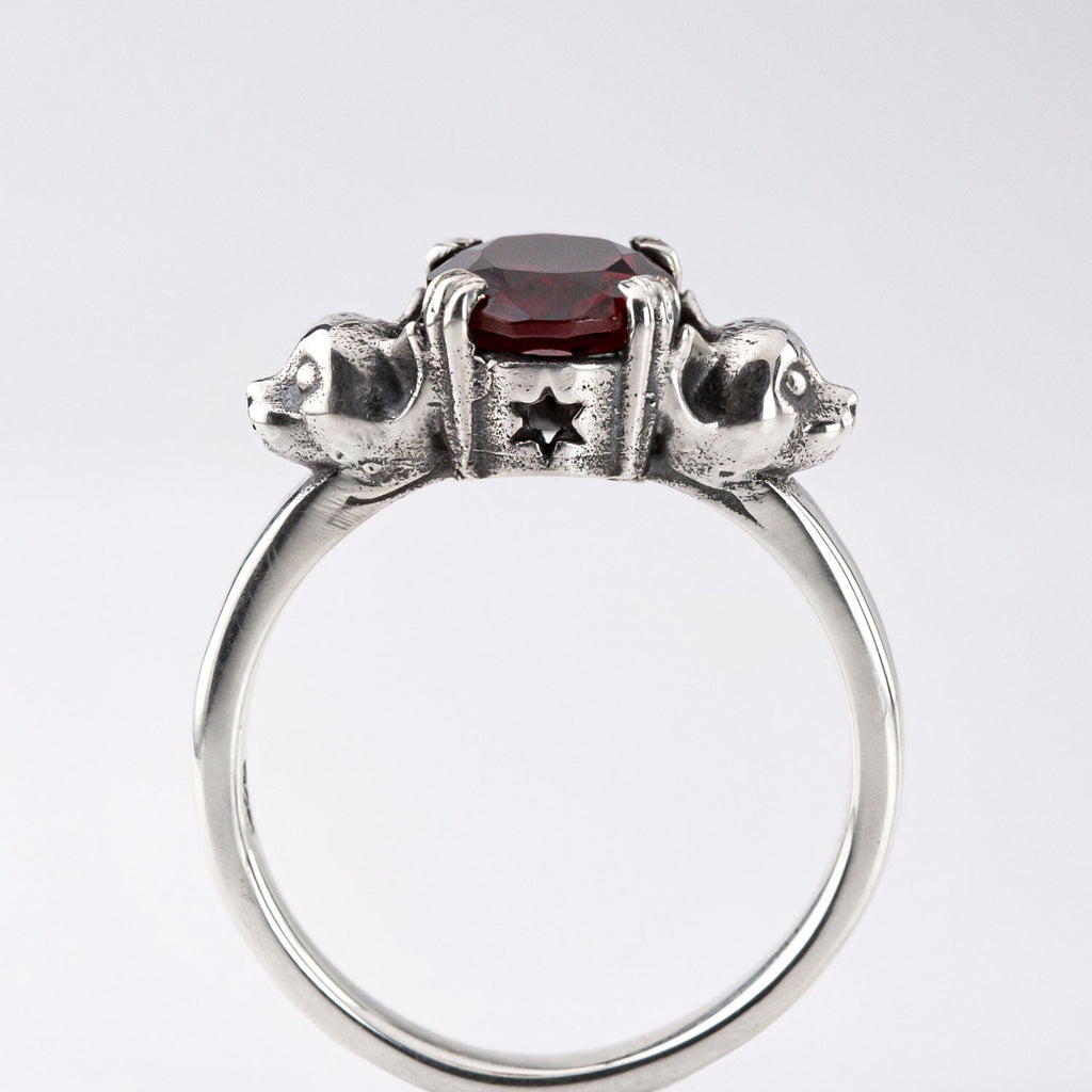 Salem Cat ring with Garnet in Sterling Silver