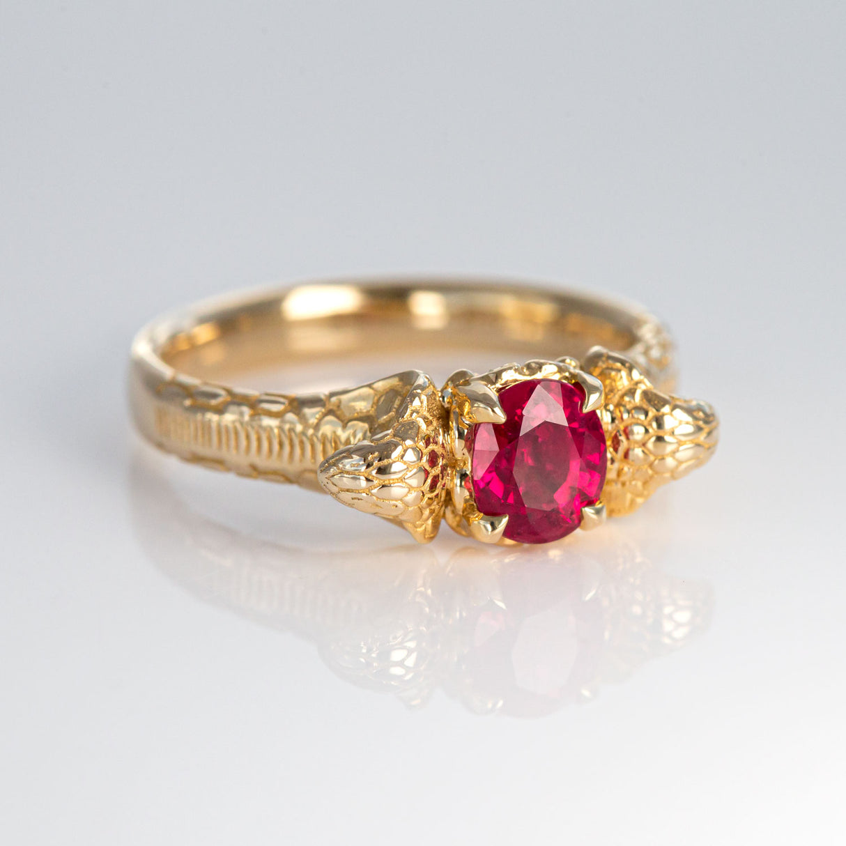 1.10 carat Red/Pink Sapphire Double Rising Cobra ring in 9 carat Gold