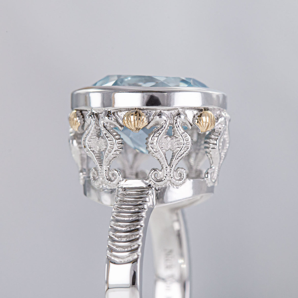 7.97 carat Aquamarine Oval Seahorse Temple ring in Platinum and 9 ct Gold