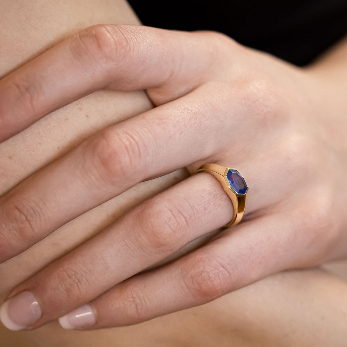 1.41 carat Purple Sapphire Octagonal Signet ring in 9 carat Gold