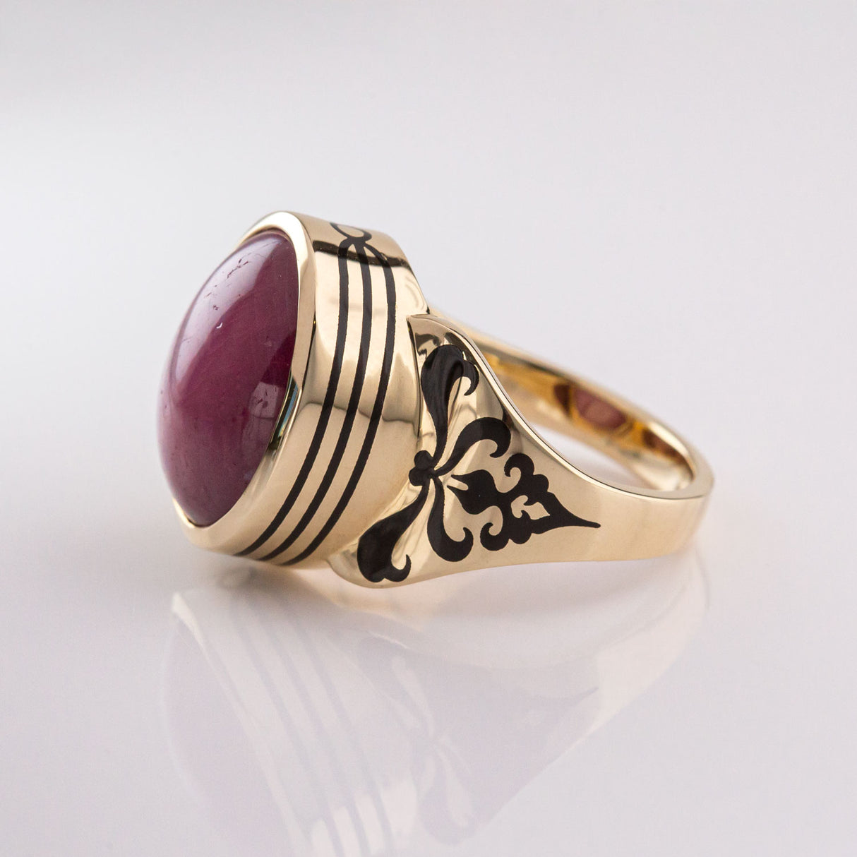 Pink Star Ruby Nouveau Deco ring in 9 carat Gold