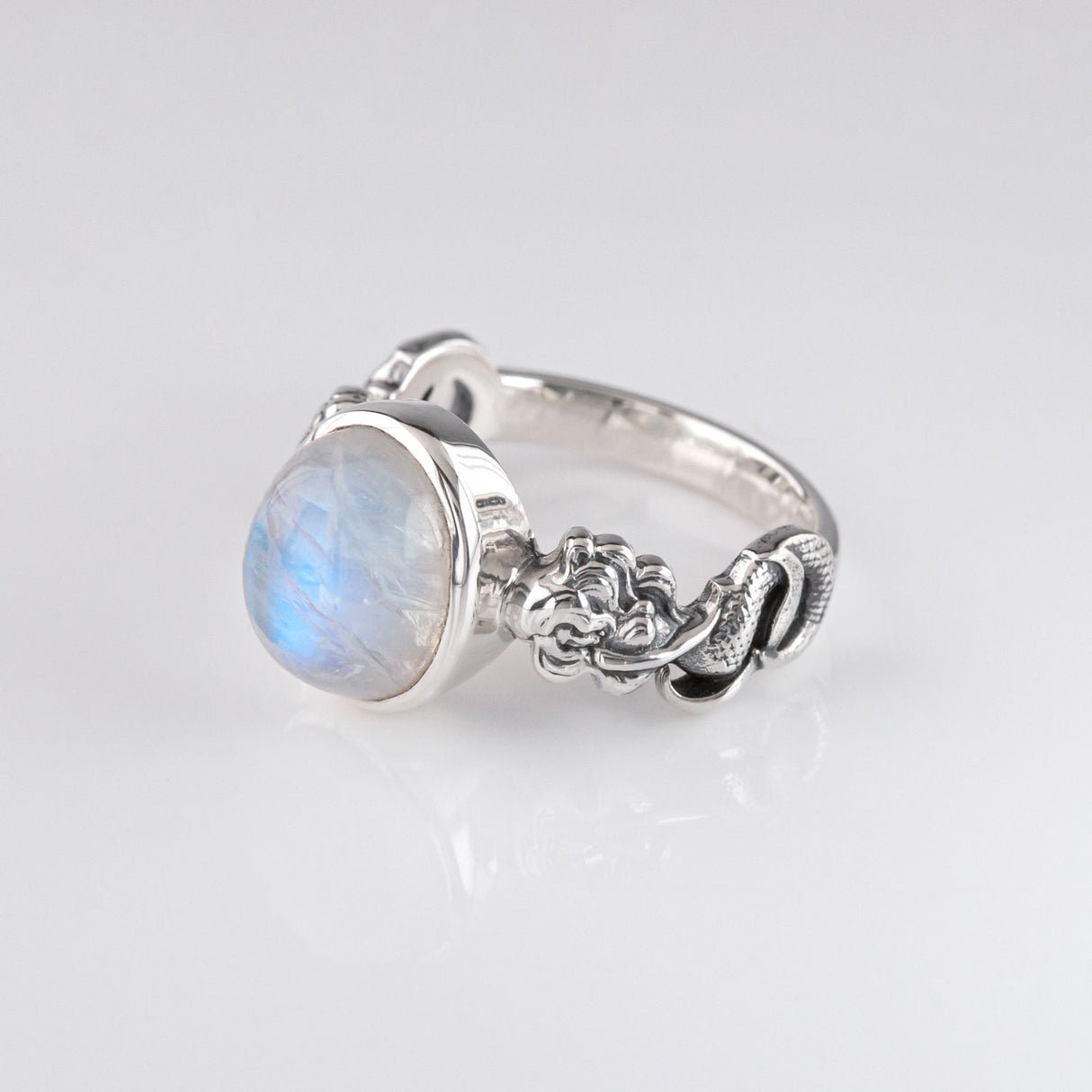 Mermaid ring in Sterling Silver with Rainbow Moonstone