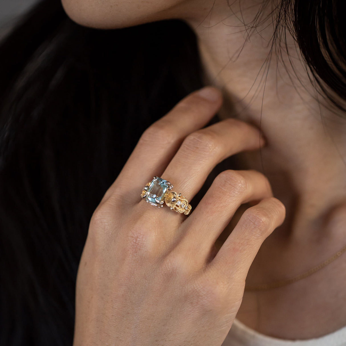 3.50 carat Aquamarine Birth of Venus ring in 9 carat Gold and Platinum