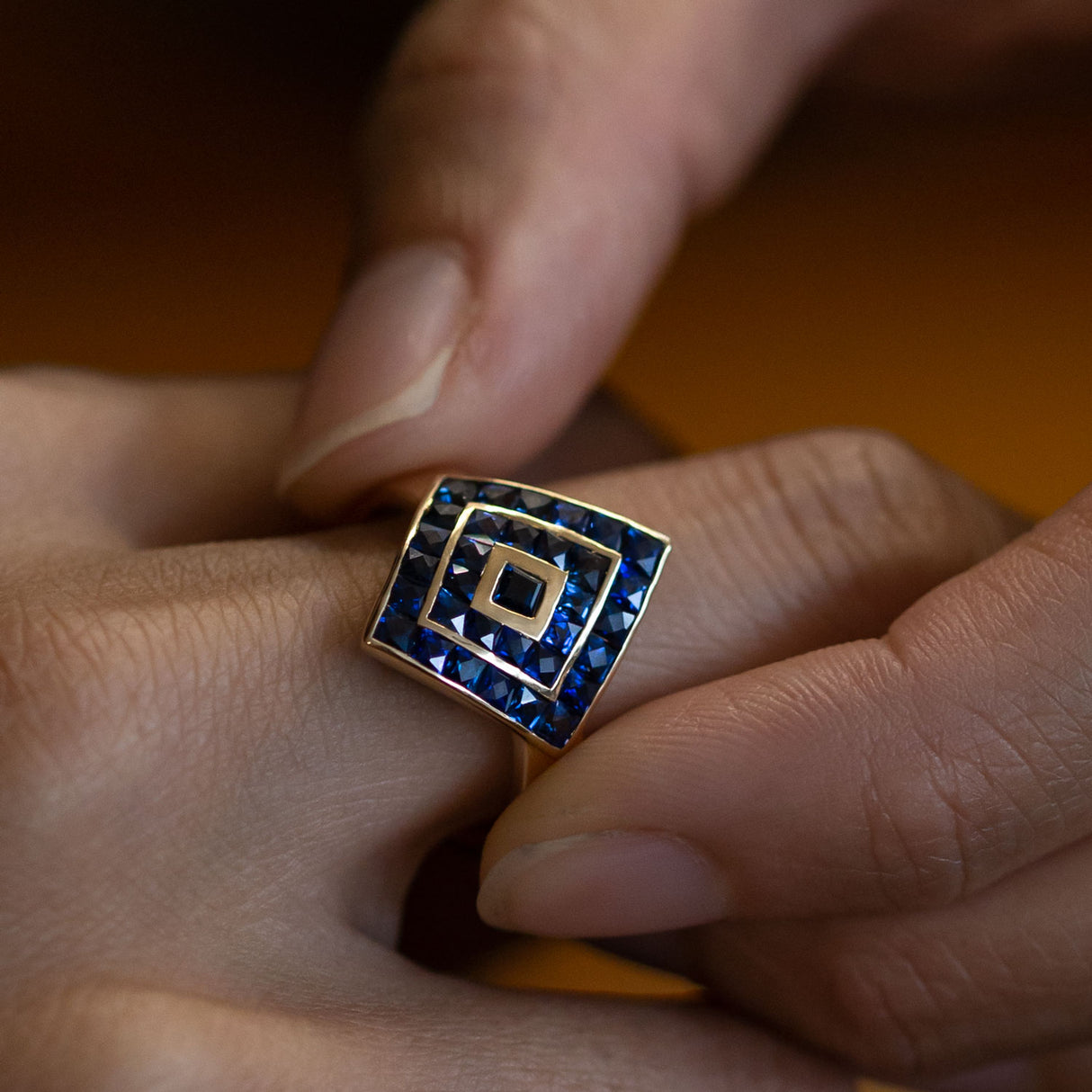 Magic Carpet ring with Sapphires in 14 carat Gold