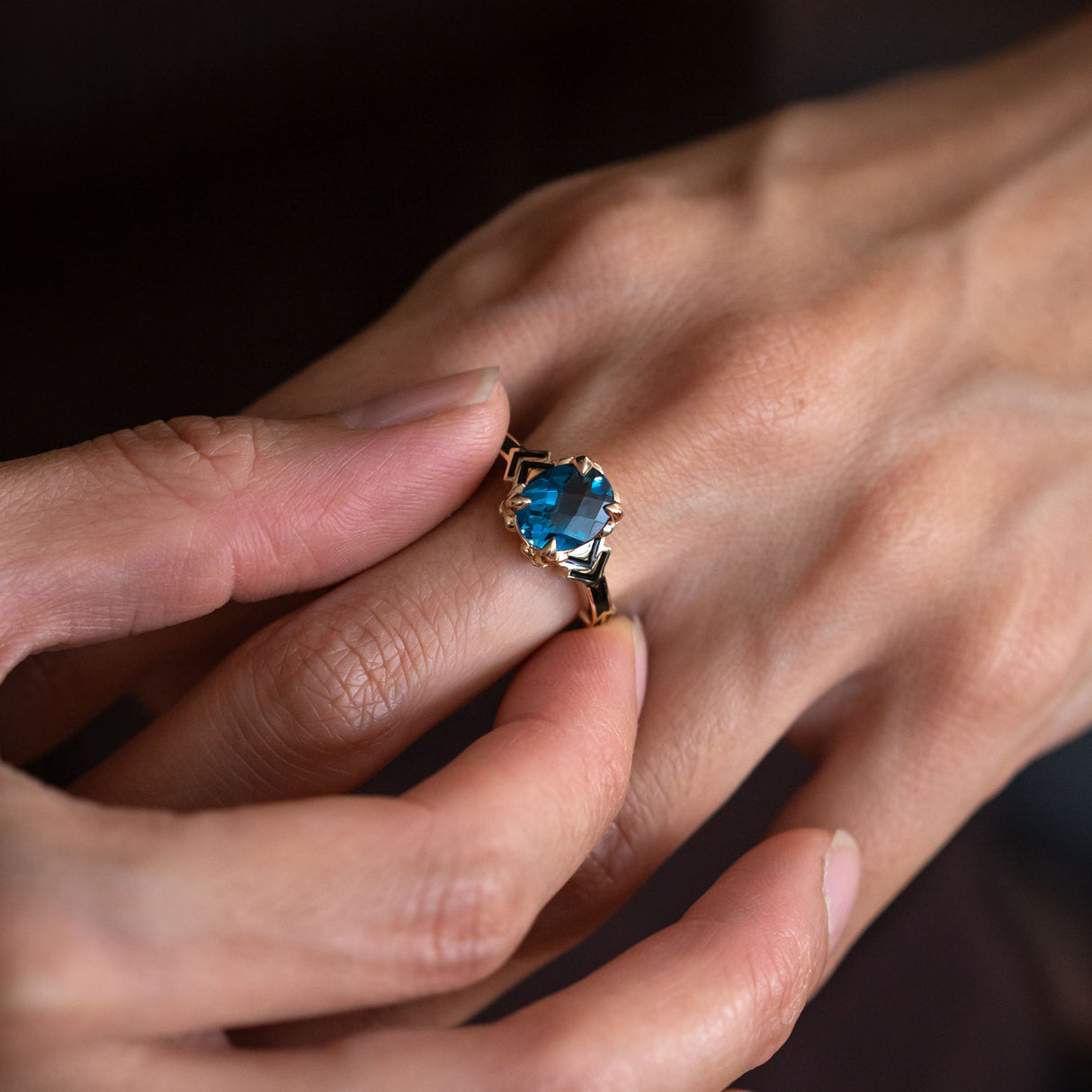 Robin Hood ring with London Blue Topaz in 9 carat Gold