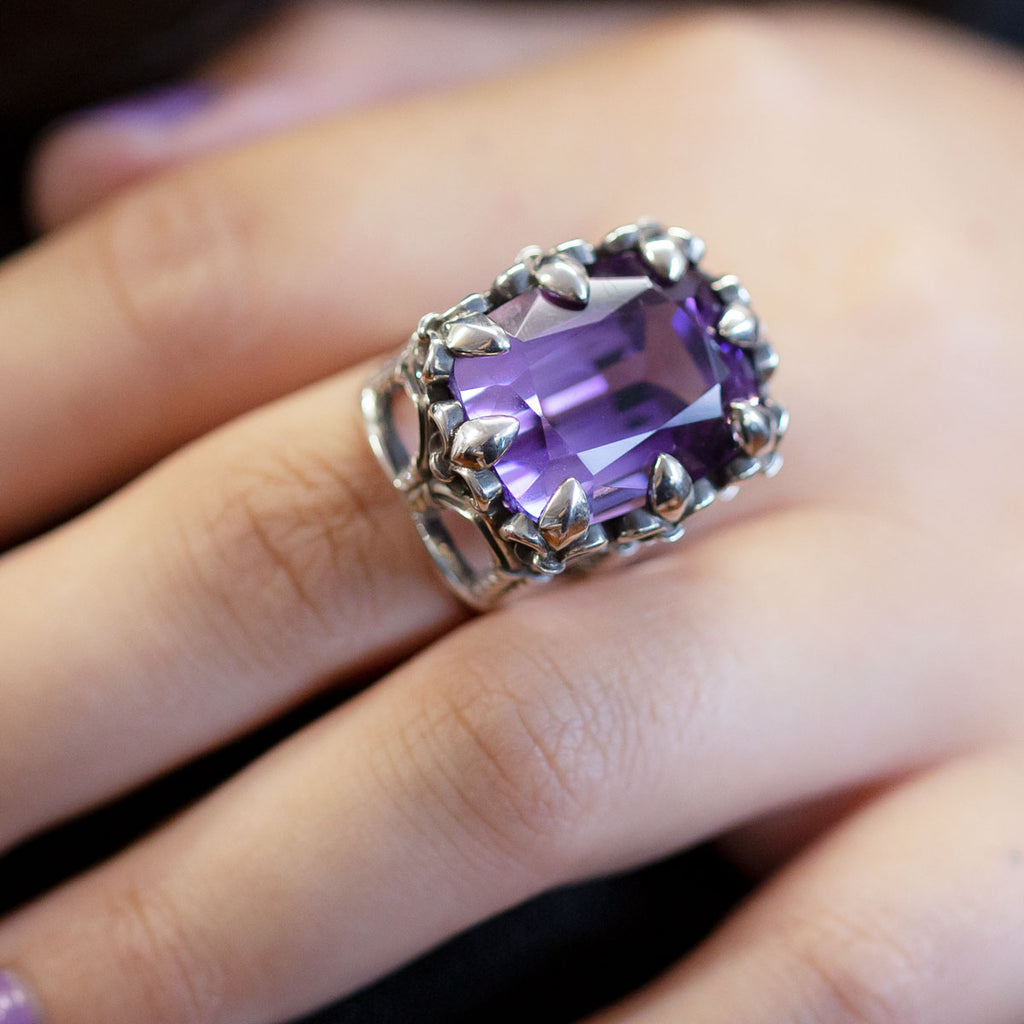 28 carat ombré Amethyst Temple ring in Sterling Silver