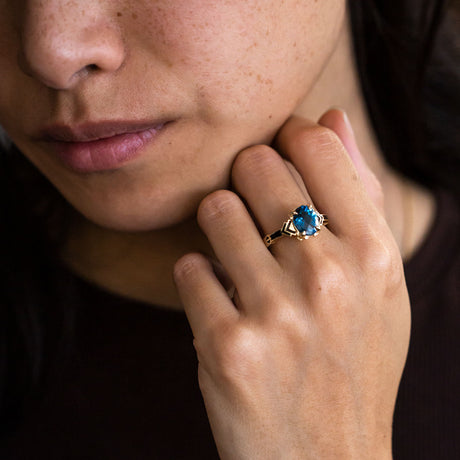 Robin Hood ring with London Blue Topaz in 9 carat Gold