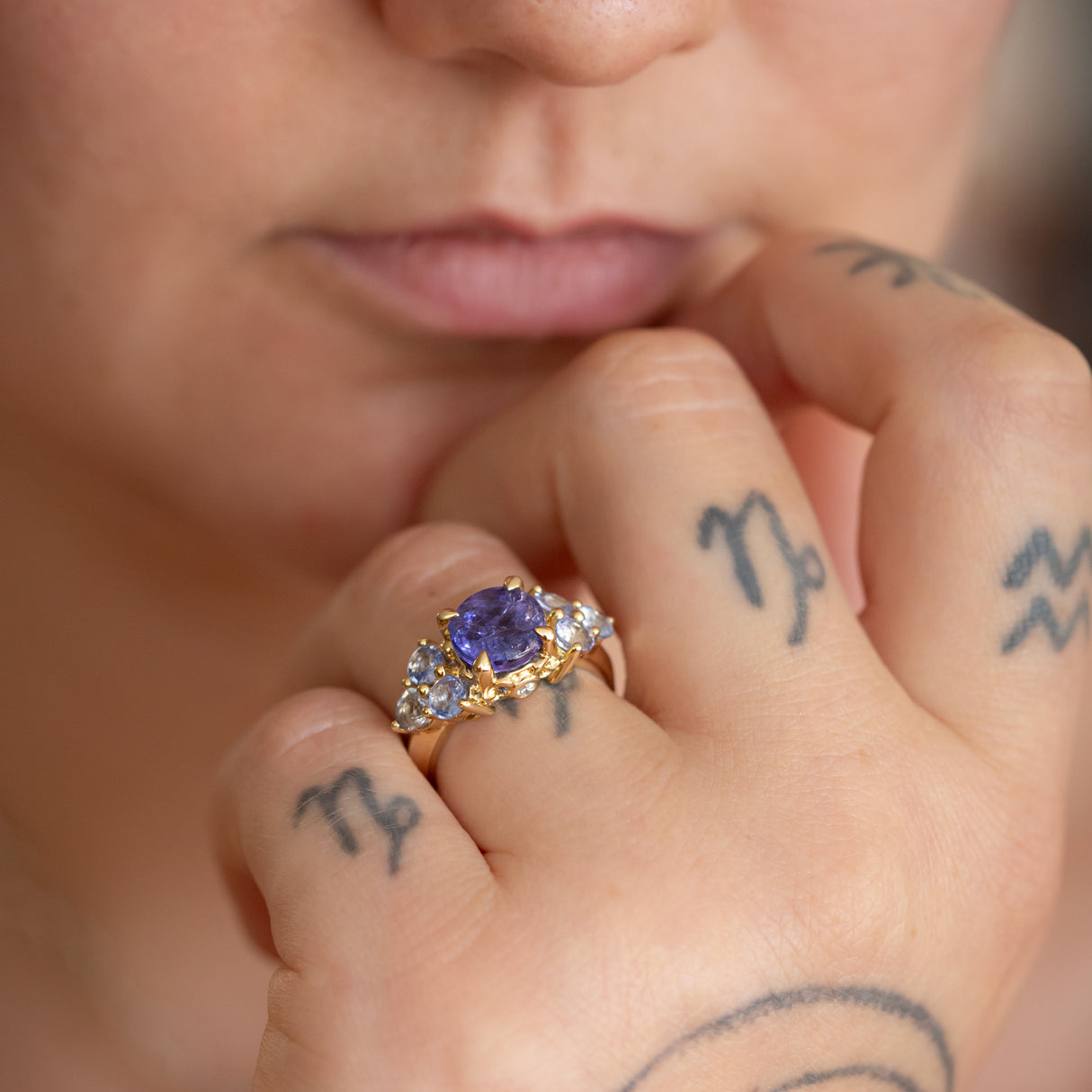Iris Bouquet Ring in Tanzanite and Sapphire