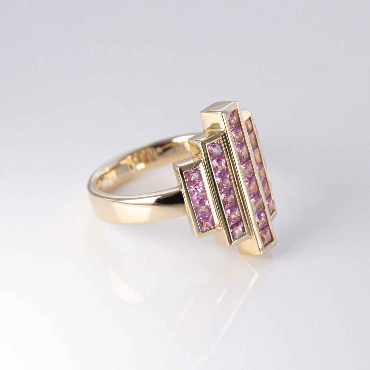 Pink Sapphire Manhattan ring in 9 carat Gold