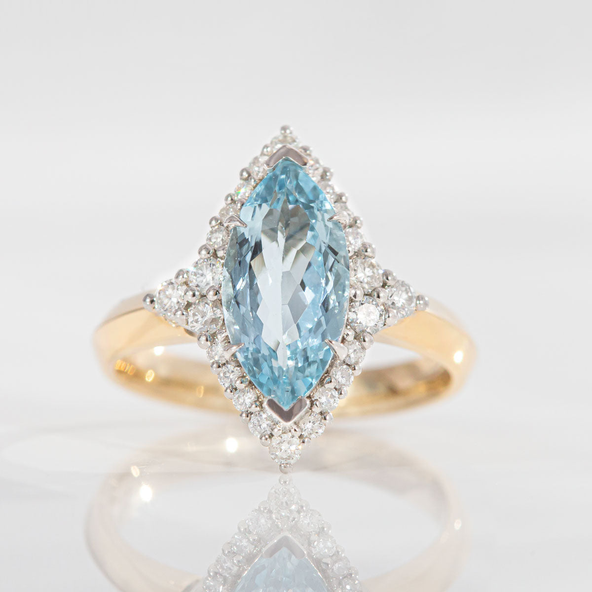 1.94 carat Aquamarine and Diamond Starlight ring in 9 carat Gold and Platinum