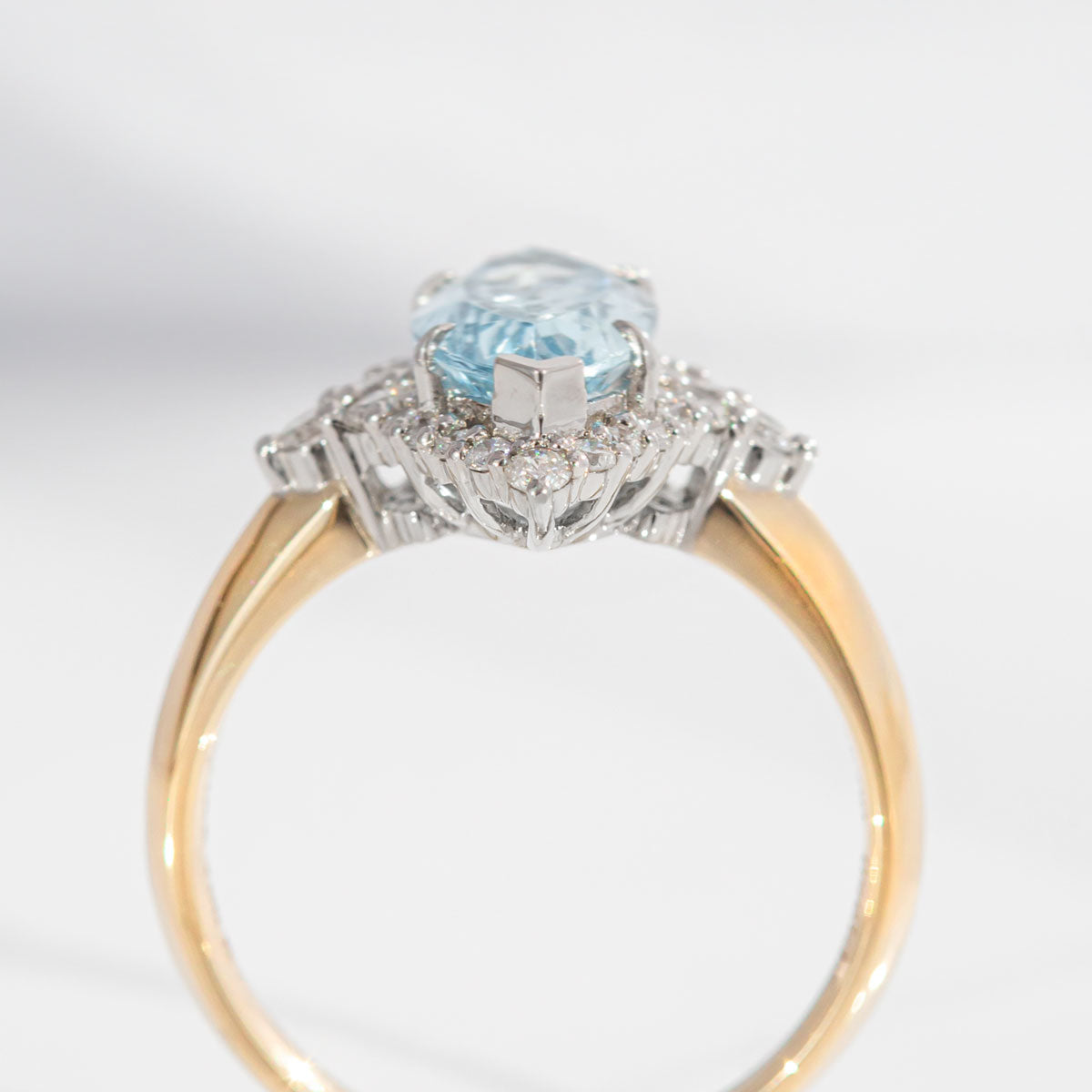 1.94 carat Aquamarine and Diamond Starlight ring in 9 carat Gold and Platinum