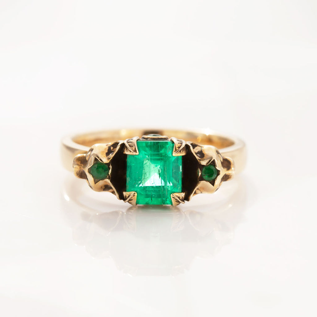 1.07 carat Emerald Catnip ring in 14 carat Gold