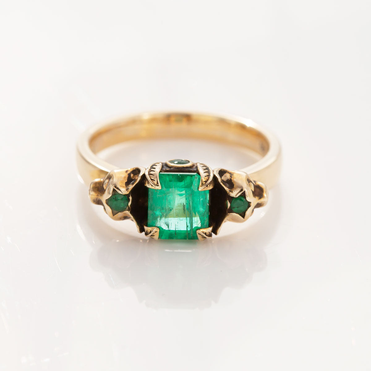 1.07 carat Emerald Catnip ring in 14 carat Gold