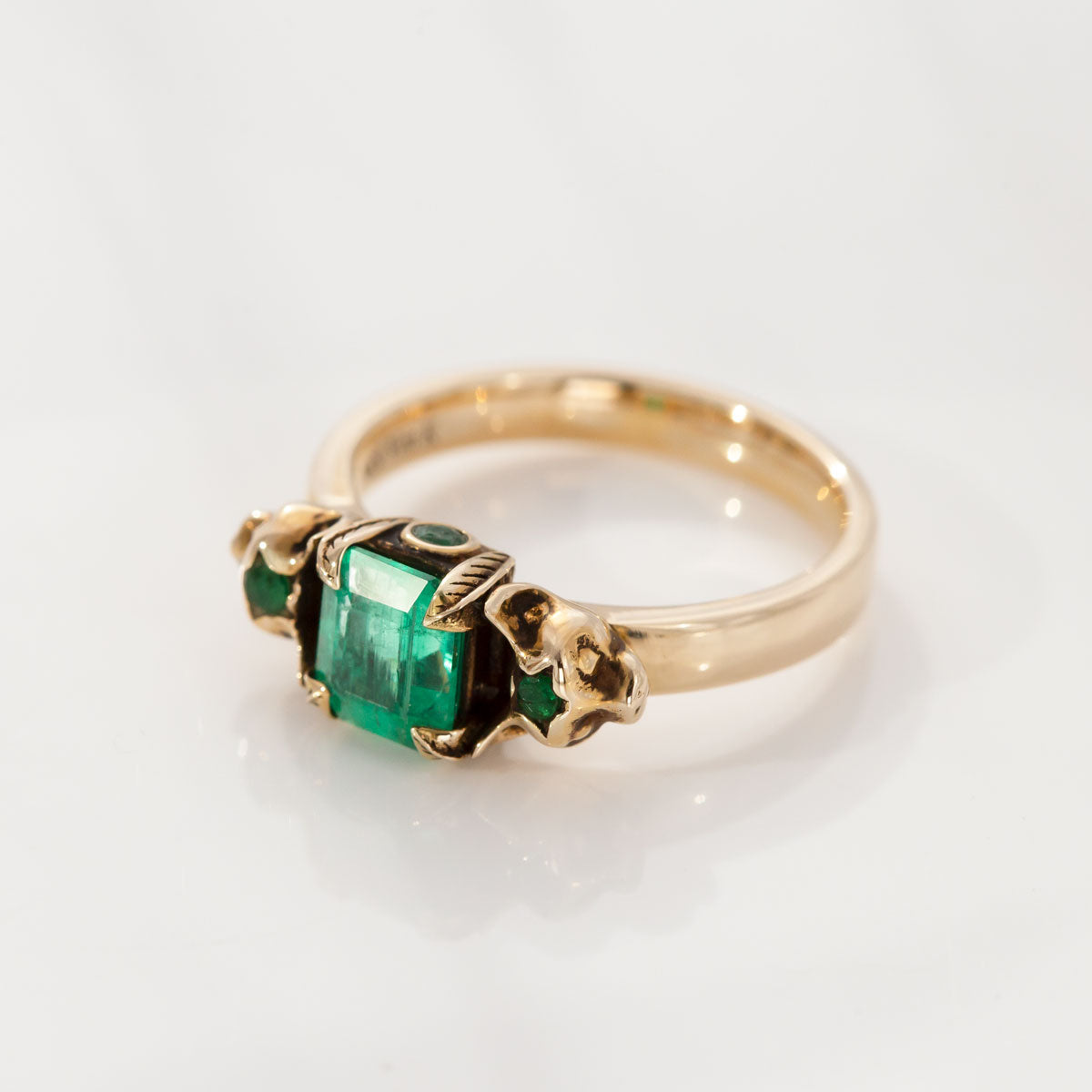 1.07 carat Emerald Catnip ring in 14 carat Gold