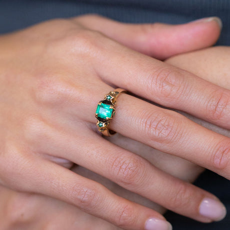 1.07 carat Emerald Catnip ring in 14 carat Gold