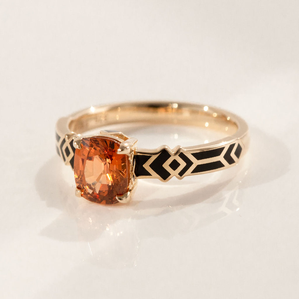 1.61 carat Mandarin Garnet Art Deco ring in 9 carat Gold