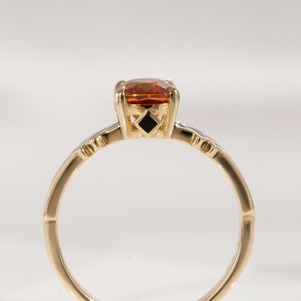 1.61 carat Mandarin Garnet Art Deco ring in 9 carat Gold