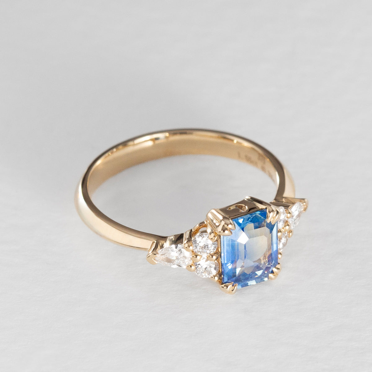 Cloud Kiss Sapphire Ring