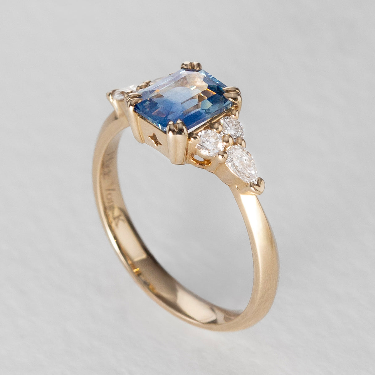 Cloud Kiss Sapphire Ring