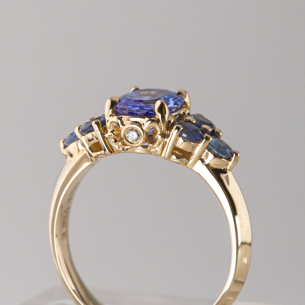 Bluebell Bouquet ring with Tanzanite and Sapphire in 14ct Yellow Gold