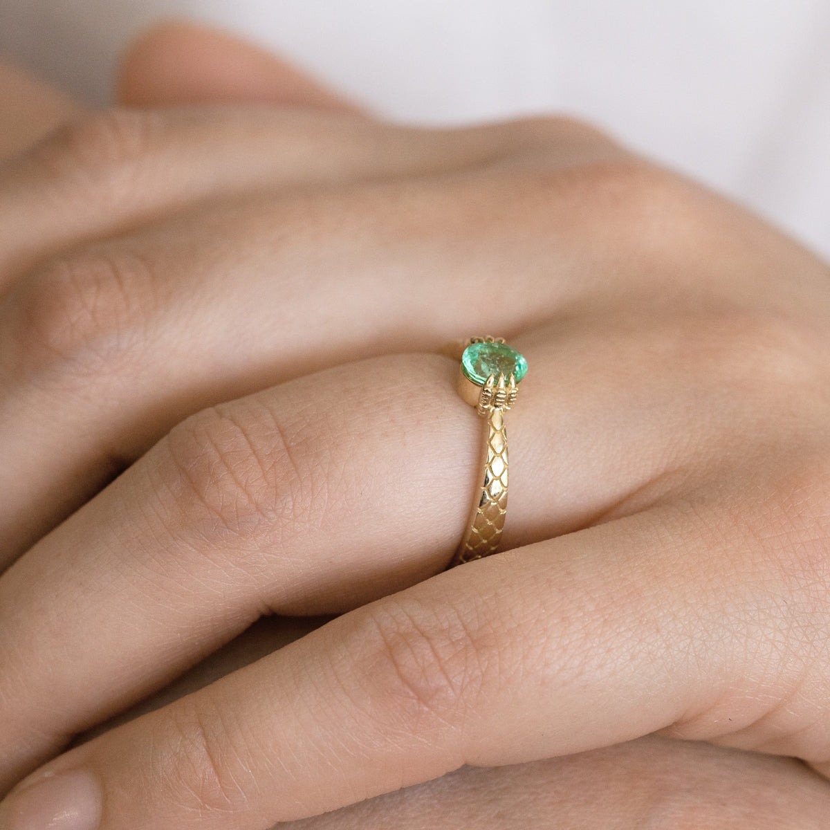 Lagoon Emerald Baby Dragon Claw ring in 9 carat Gold