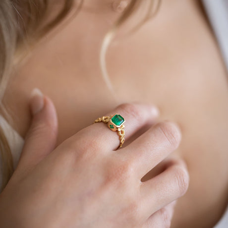 1.66 carat Emerald Snake Charmer ring in 18 carat Gold