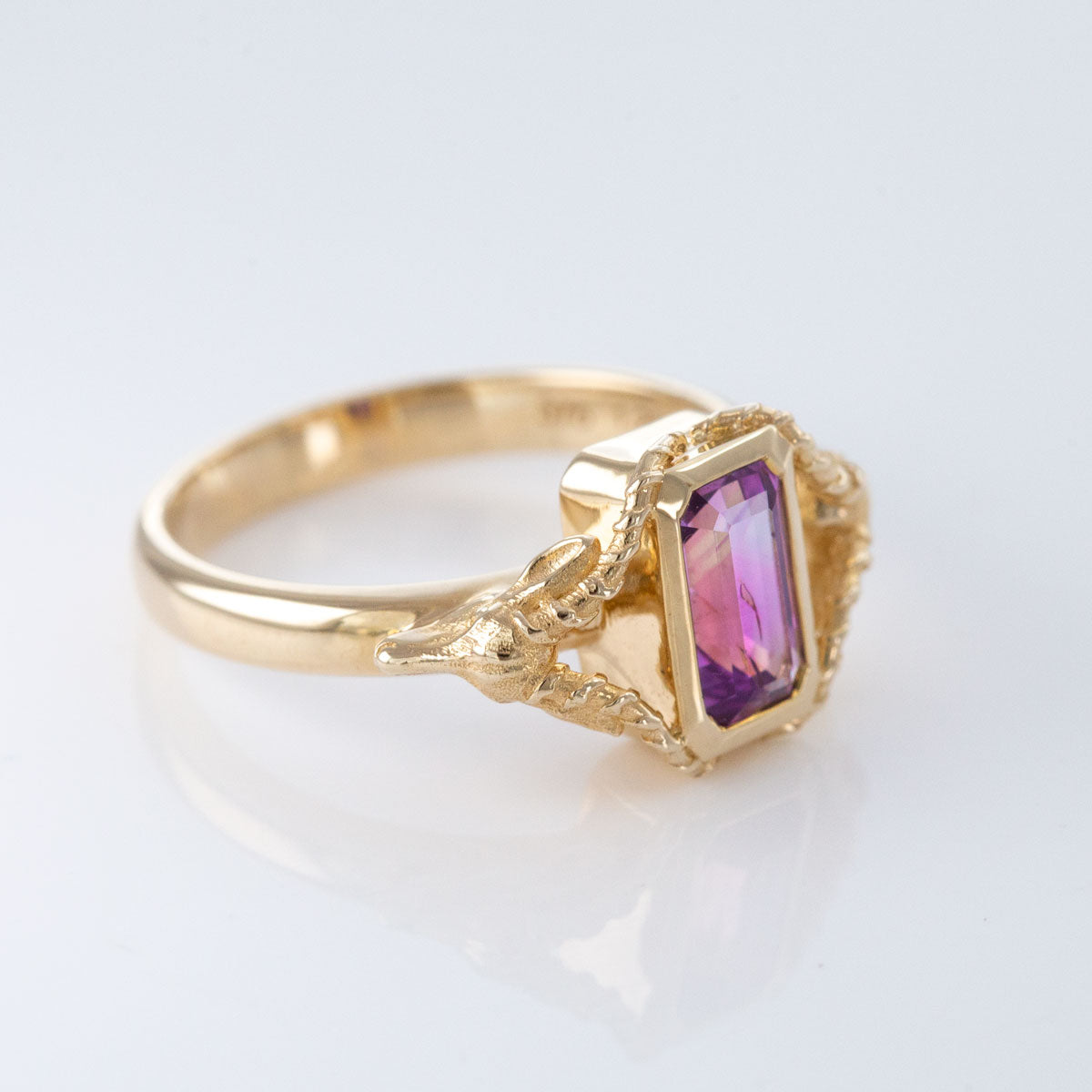 1.21 carat Purple/Pink Ombré Sapphire Impala ring in 9 carat Gold