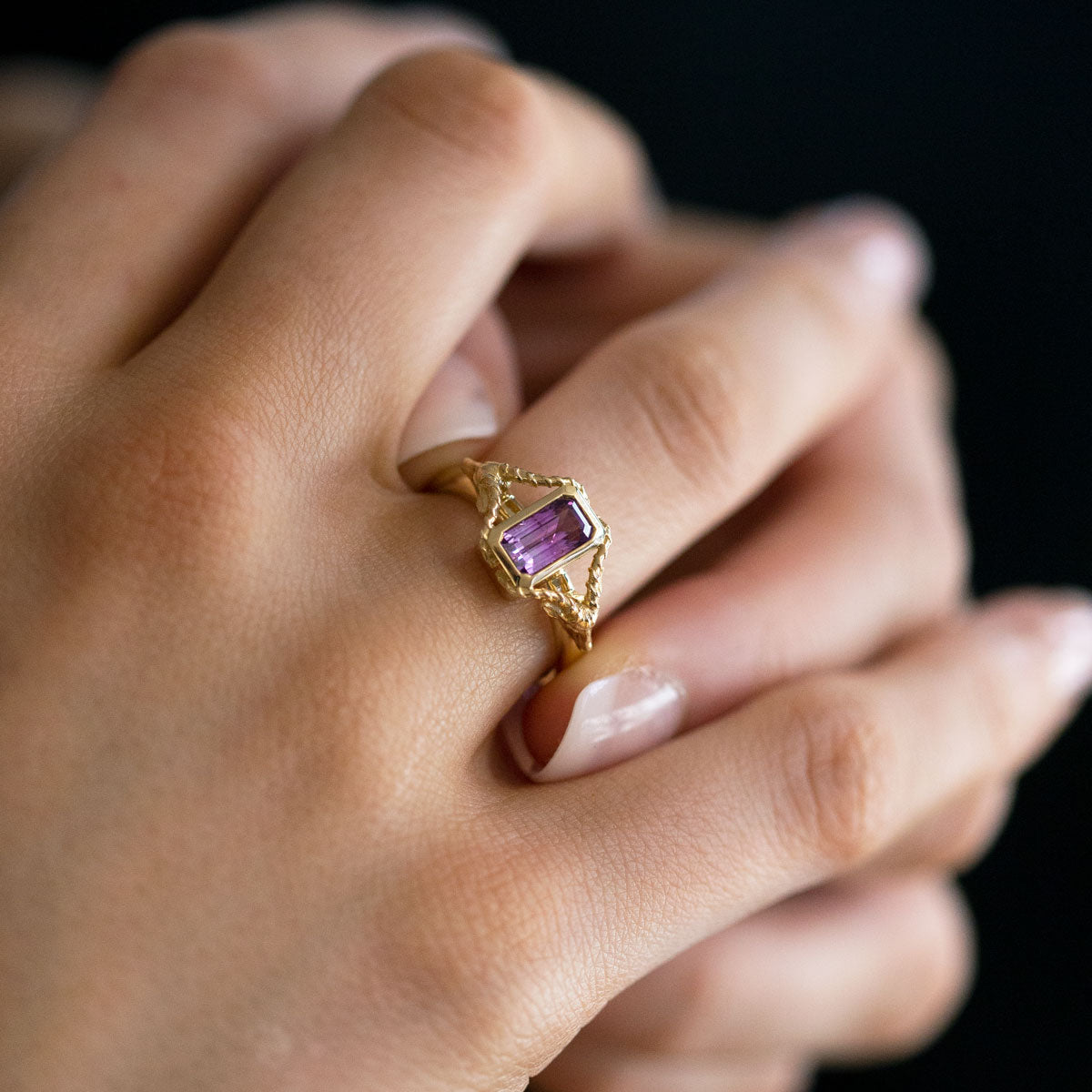 1.21 carat Purple/Pink Ombré Sapphire Impala ring in 9 carat Gold