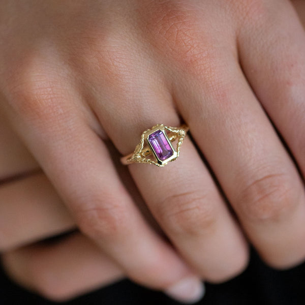 1.21 carat Purple/Pink Ombré Sapphire Impala ring in 9 carat Gold