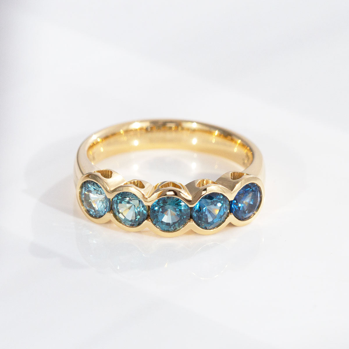 Ombré Blue Sapphire Heart Window ring in 18 carat Gold