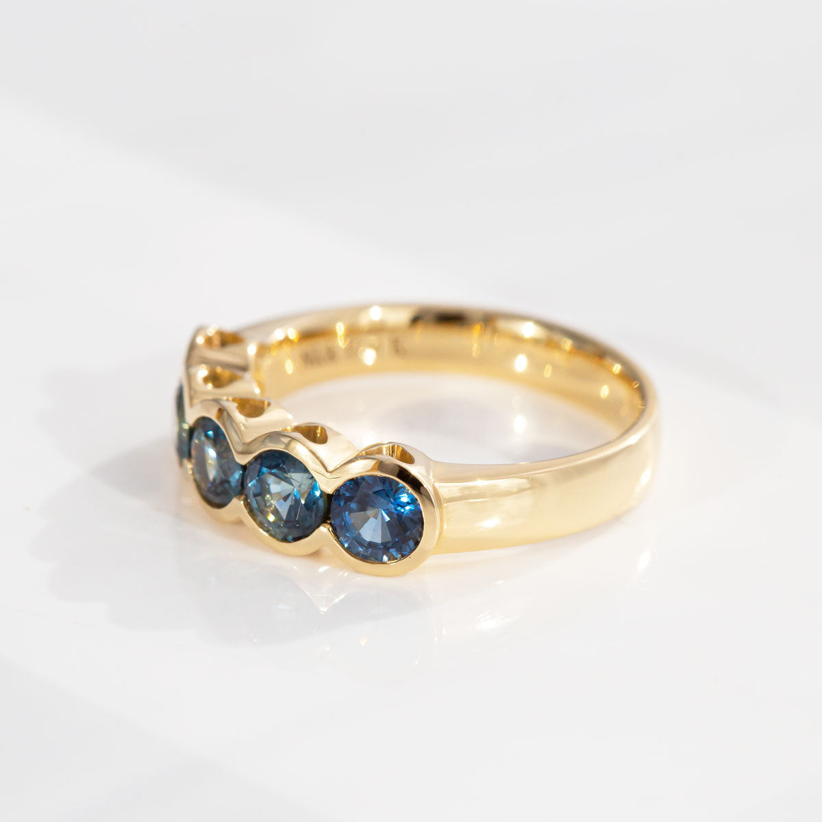 Ombré Blue Sapphire Heart Window ring in 18 carat Gold