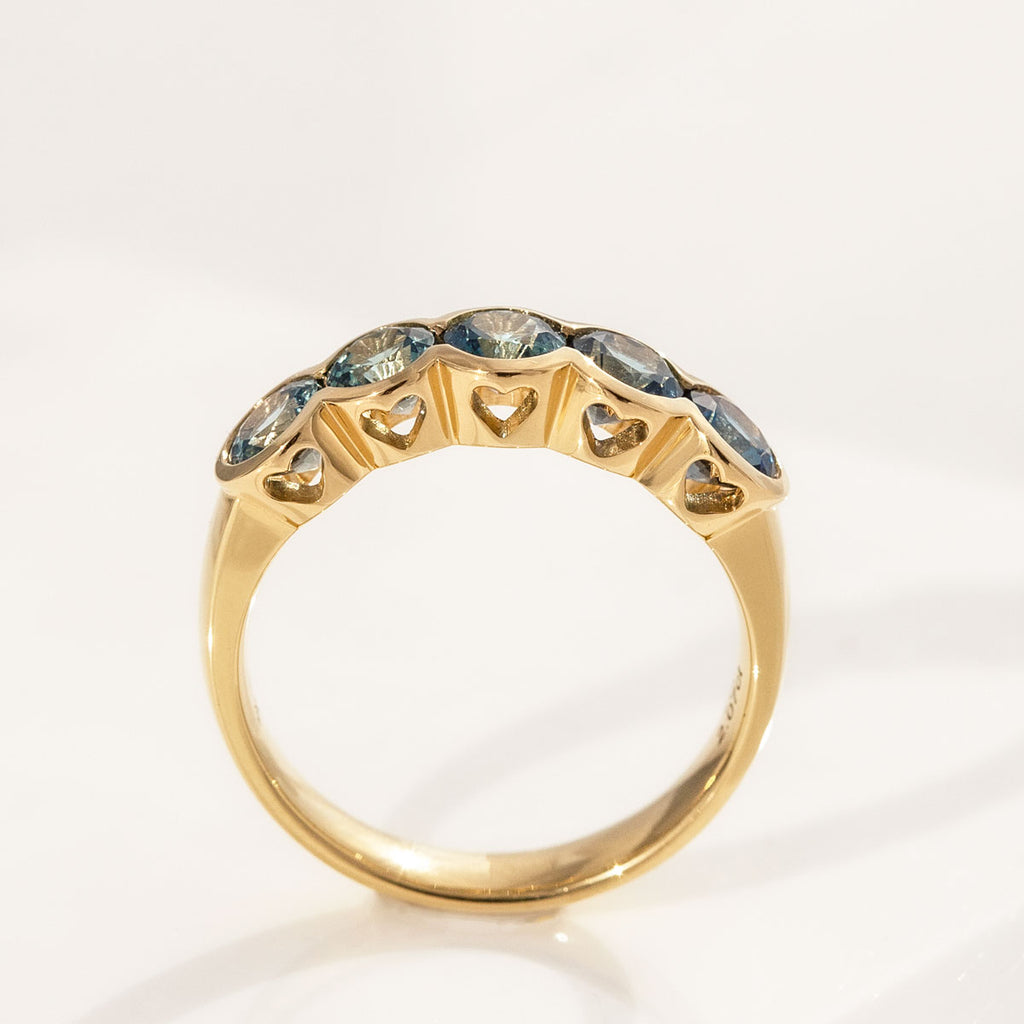 Ombré Blue Sapphire Heart Window ring in 18 carat Gold