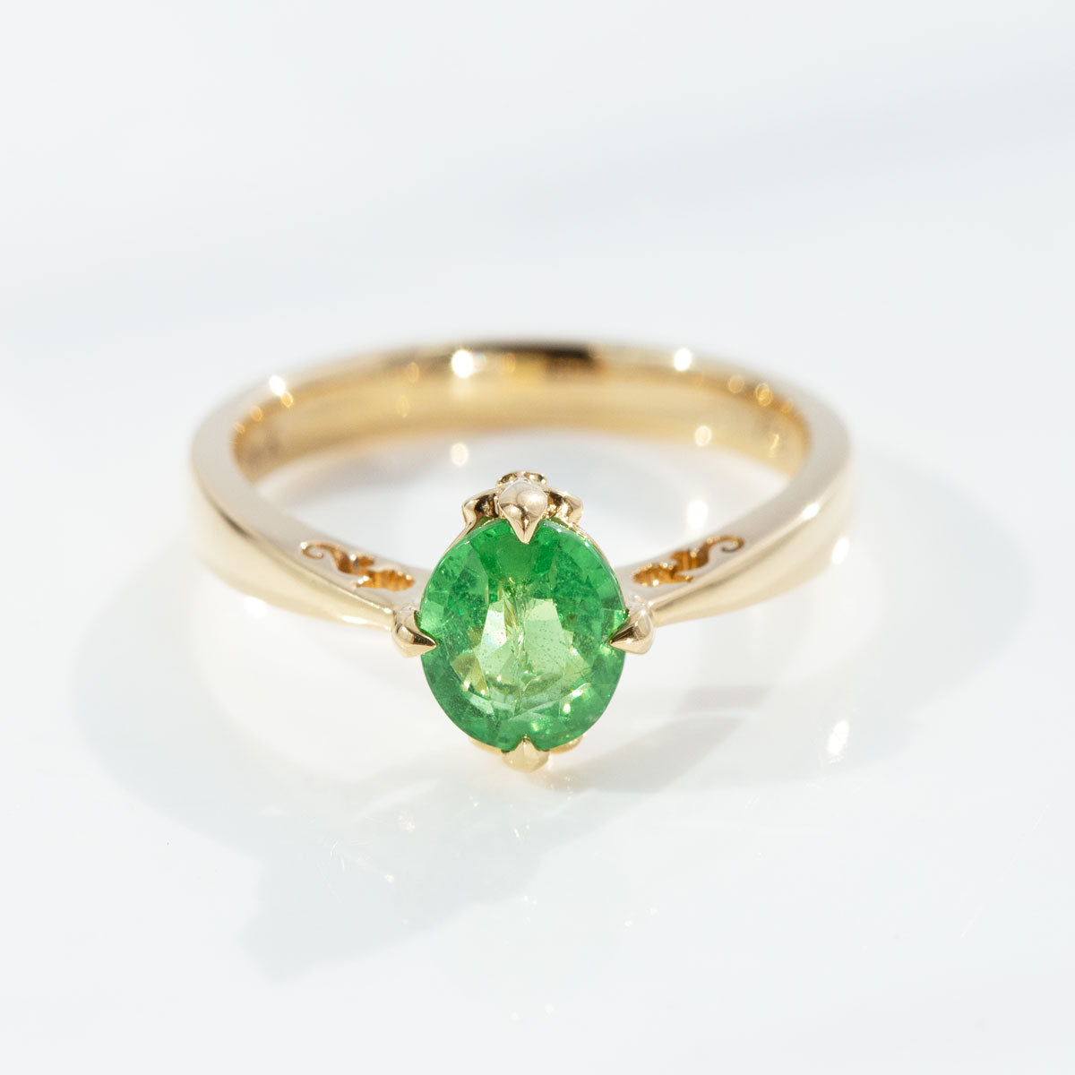 1.57 Tsavorite Seahorse Romance ring in 18 carat Gold