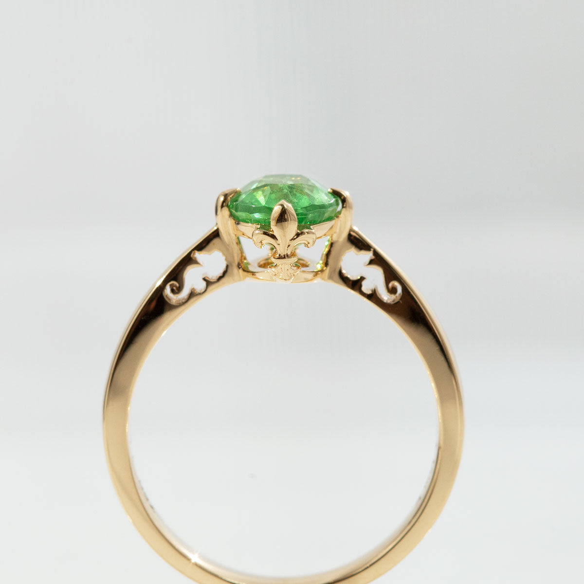 1.57 Tsavorite Seahorse Romance ring in 18 carat Gold