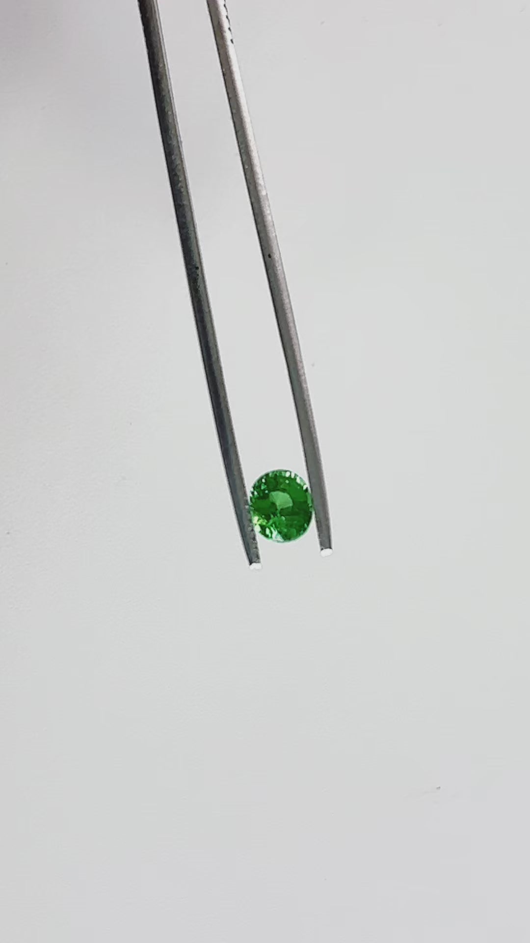 Clover Green Tsavorite Oval 1.55 carats
