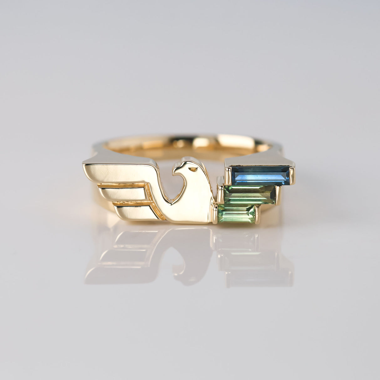 Sapphire Skyhawk ring in 9 carat Gold