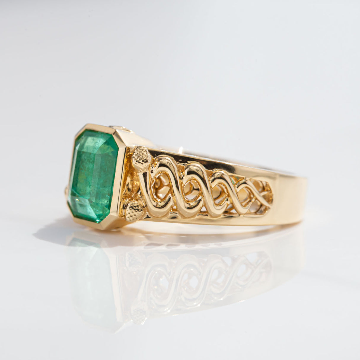 2.6 carat Emerald Golden Snake Bridge ring in 18 carat Gold