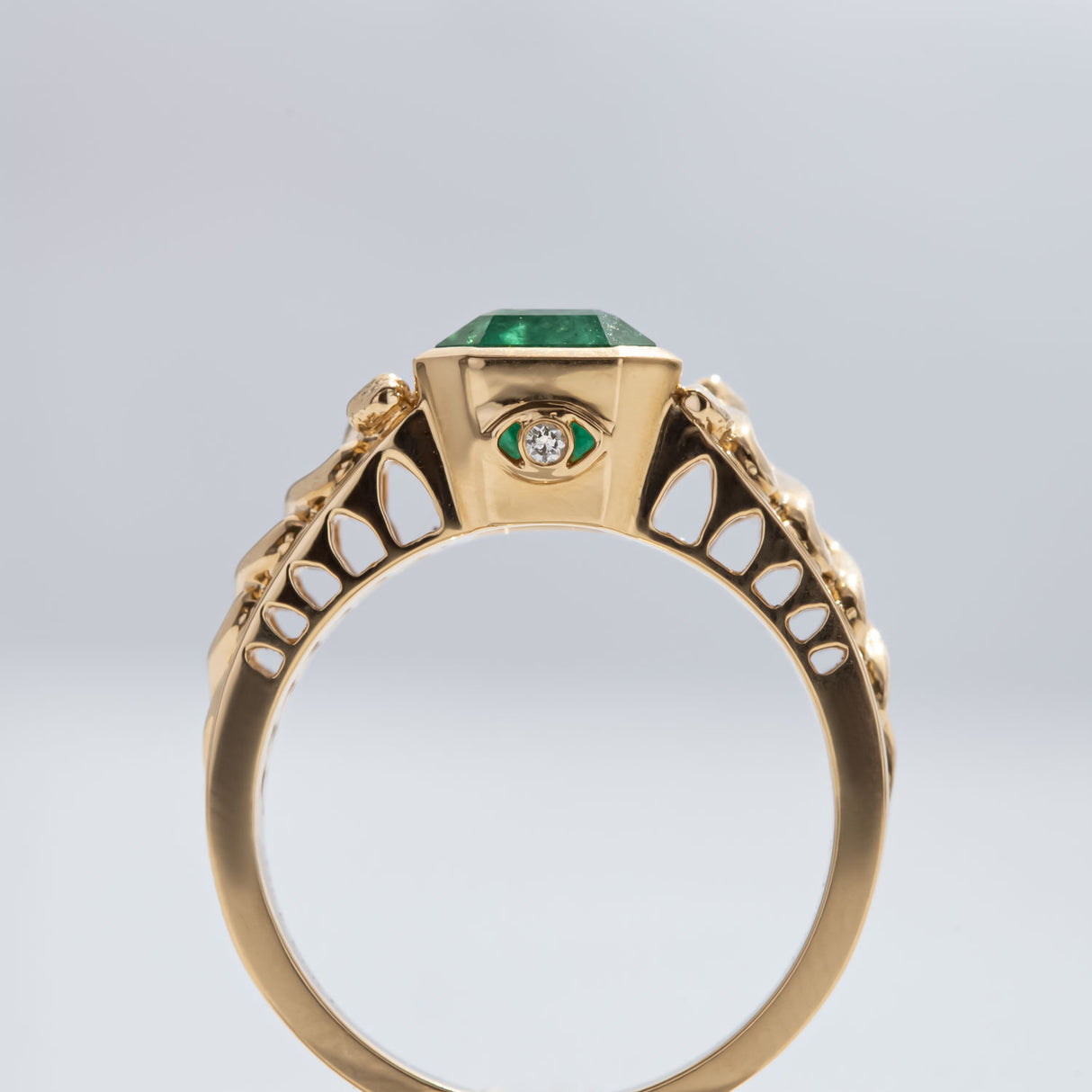 2.6 carat Emerald Golden Snake Bridge ring in 18 carat Gold