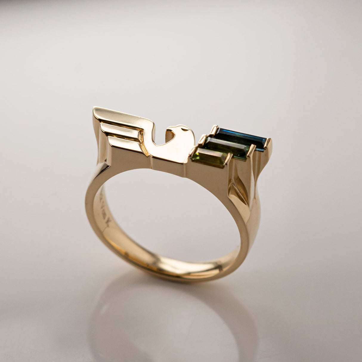 Sapphire Skyhawk ring in 9 carat Gold