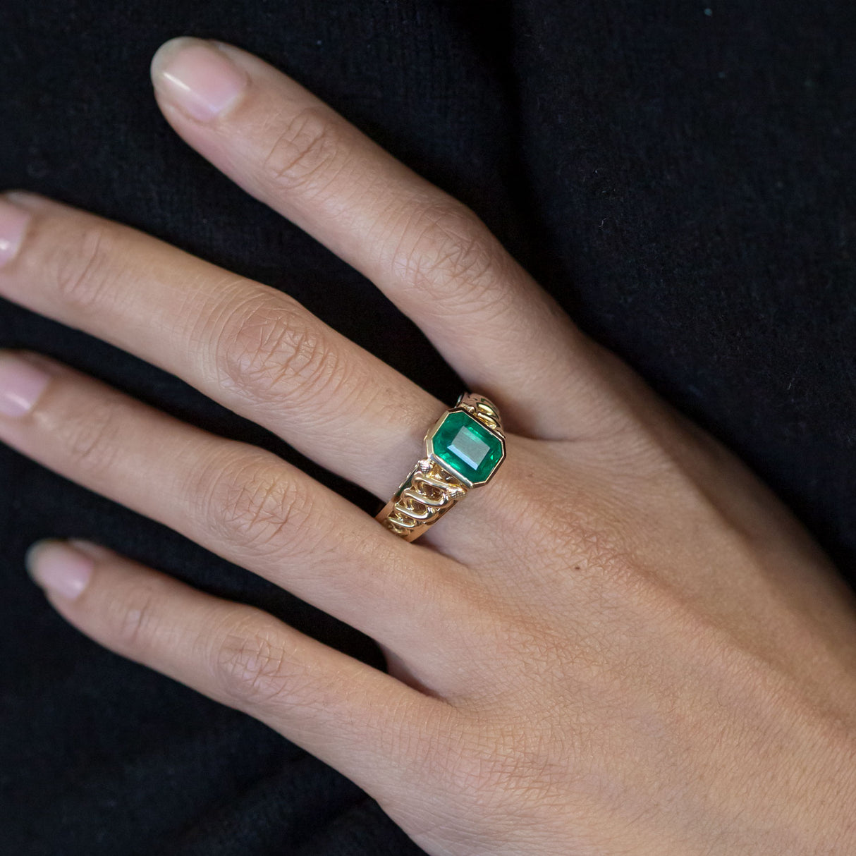 2.6 carat Emerald Golden Snake Bridge ring in 18 carat Gold