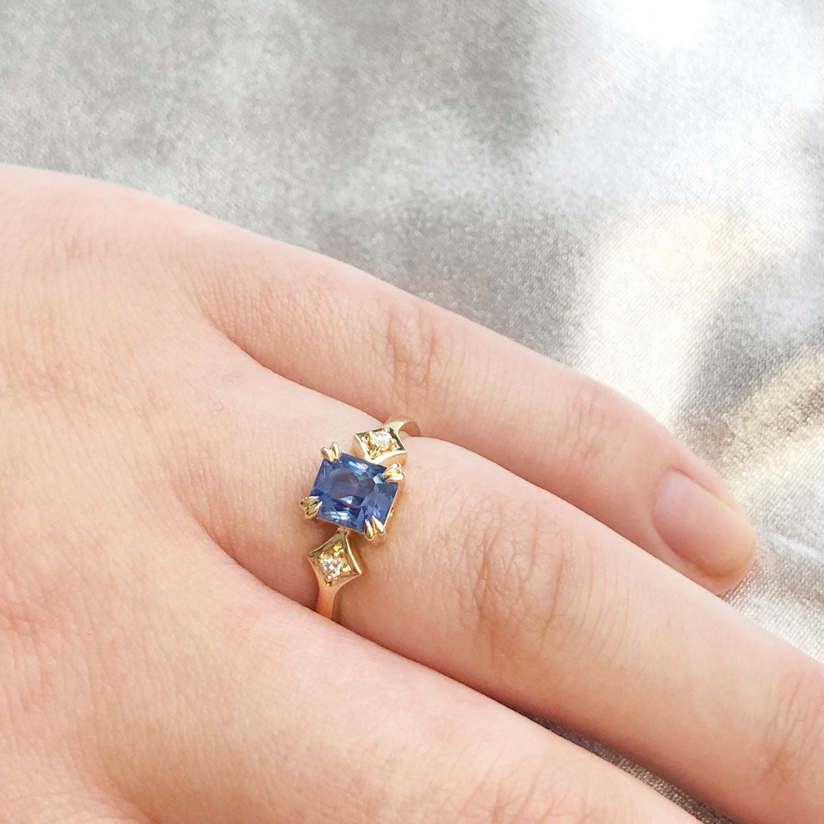Blue Sapphire Ring - Pear 0.56 Ct. - 18K White Gold #J9760