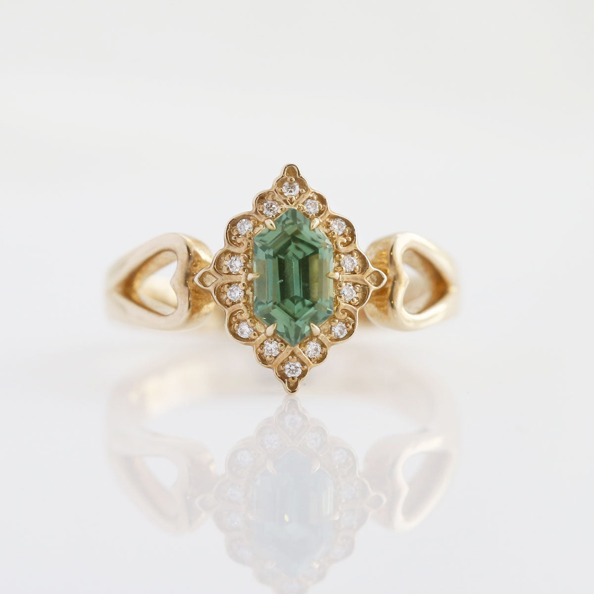 1.01 carat Light Green Hexagon cut Sapphire Magic Carpet Ring in 9 carat Yellow Gold