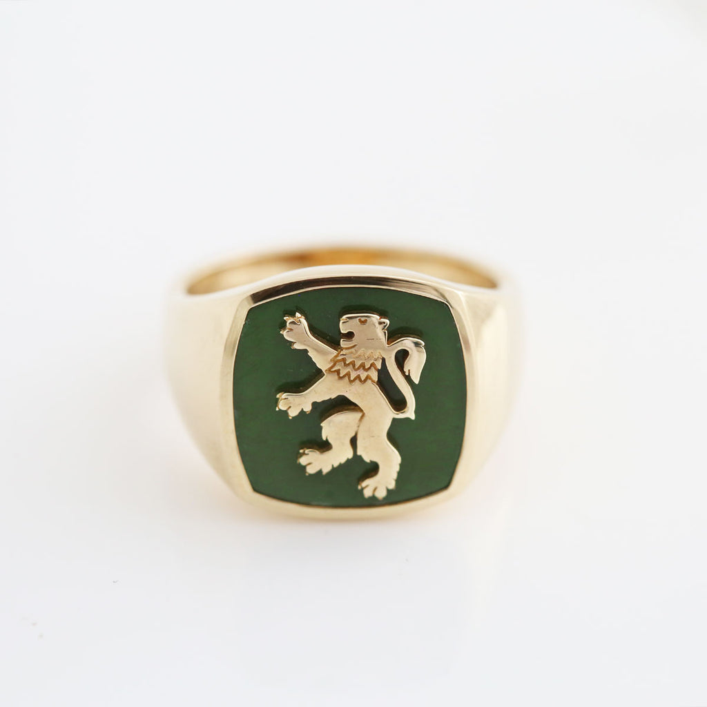 Lion Crest Pounamu Signet Ring in 9 carat Yellow Gold