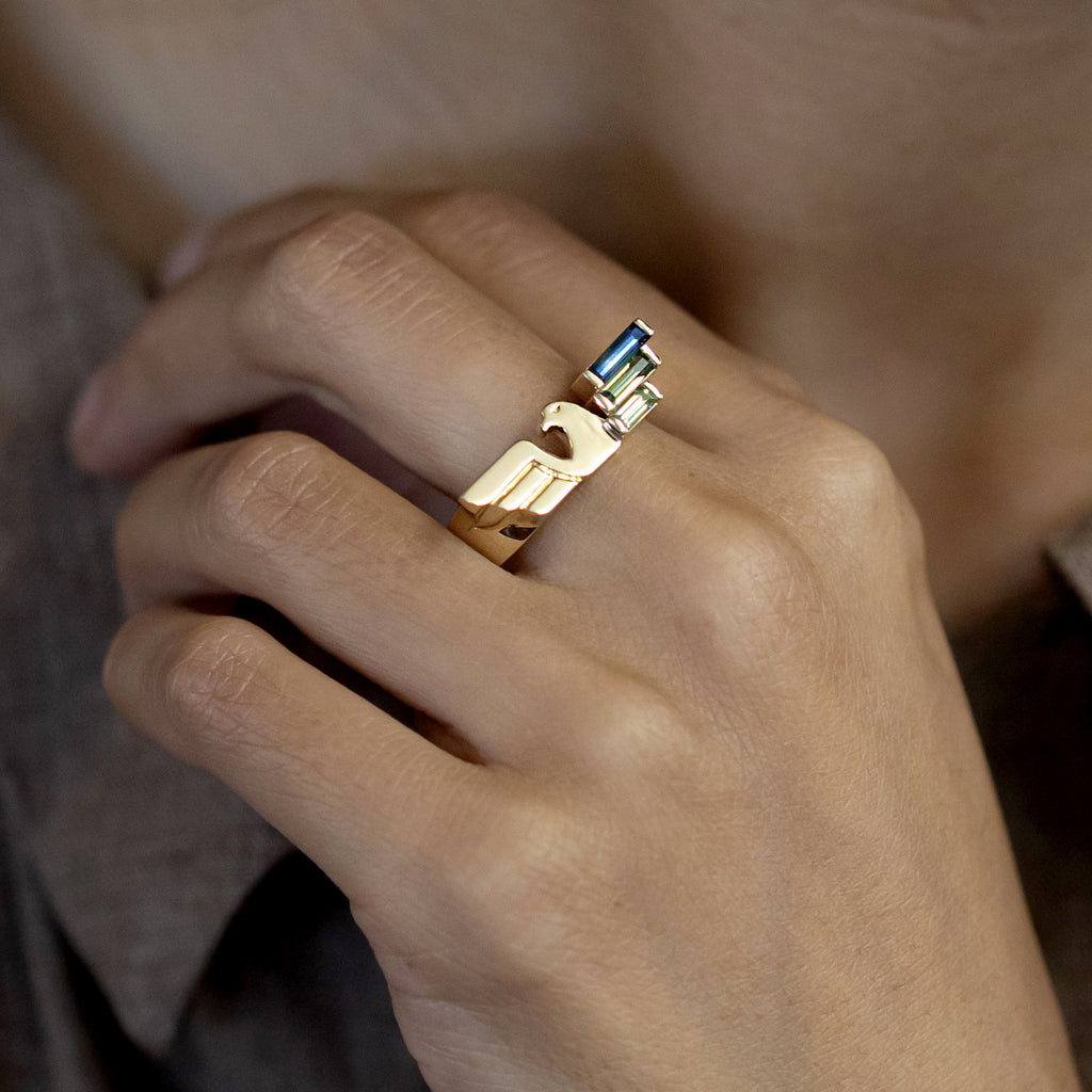 Sapphire Skyhawk ring in 9 carat Gold